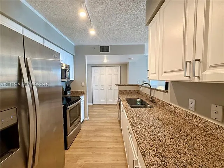 1155 Brickell Bay Dr #1205 — Photo 17