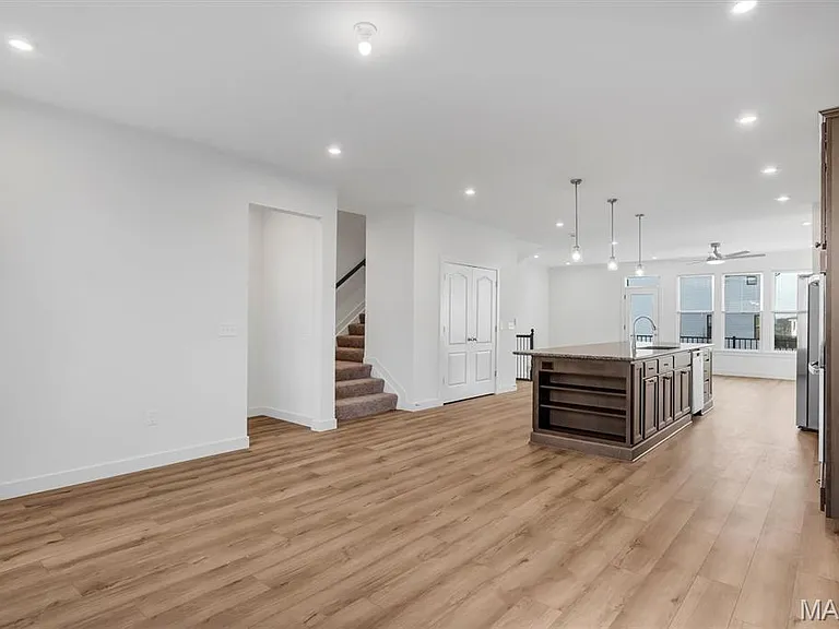 306 Indigo Ct — Photo 19