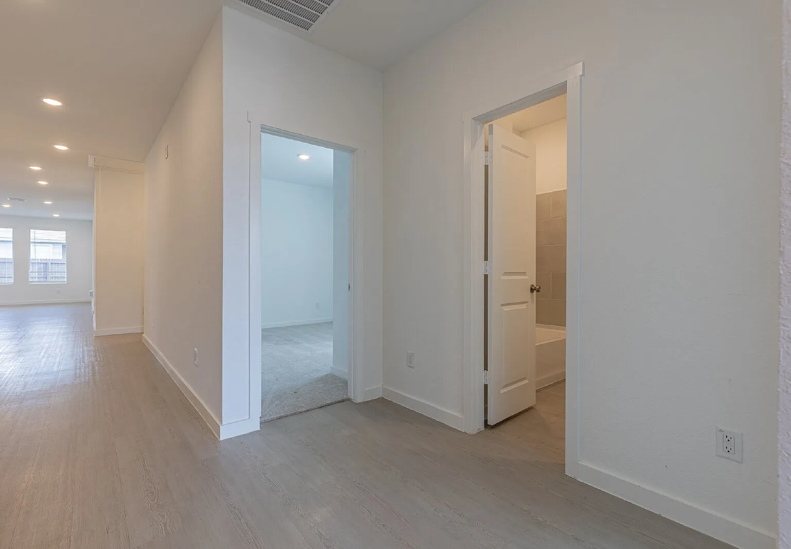 4 bed, 3.0 bath, 2240 sqft, $2,200 — Photo 4