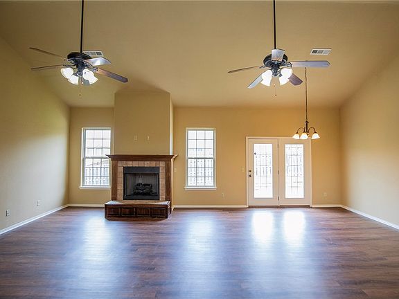3rd image of 590 Sorrento Dr