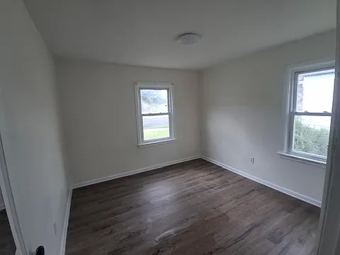379 W Stewart St — Photo 6