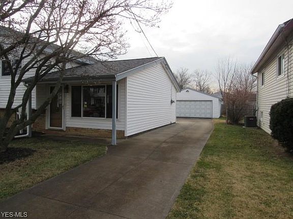 2nd image of 833 Rosewood Dr
