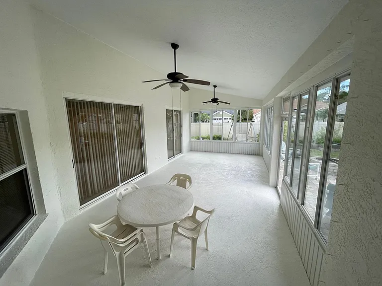 8919 Hannigan Ct — Photo 6