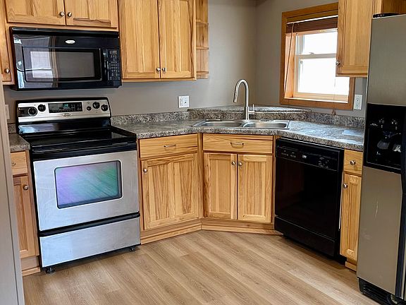 2nd image of 211 1st St SE