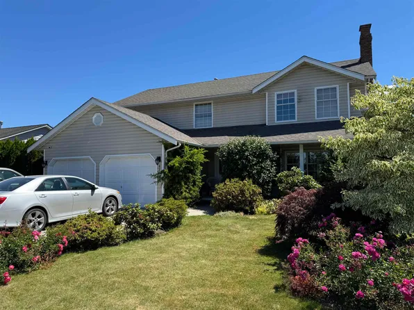 6758 Vanmar St, Chilliwack, BC V2R 2W1