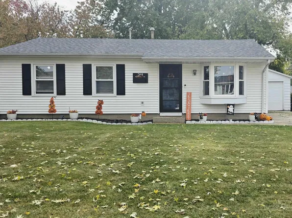 211 Mimosa Ln, Washington, IL 61571