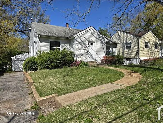 401 Millman Dr — Photo 2