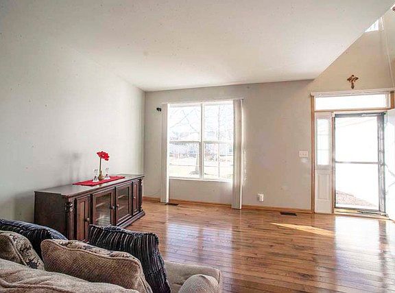 3rd image of 12163 Shagbark Dr