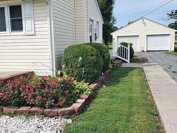 4th image of 204 Chatham Village Rd