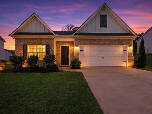 176 Innis Brook Cir, Cartersville, GA 30120