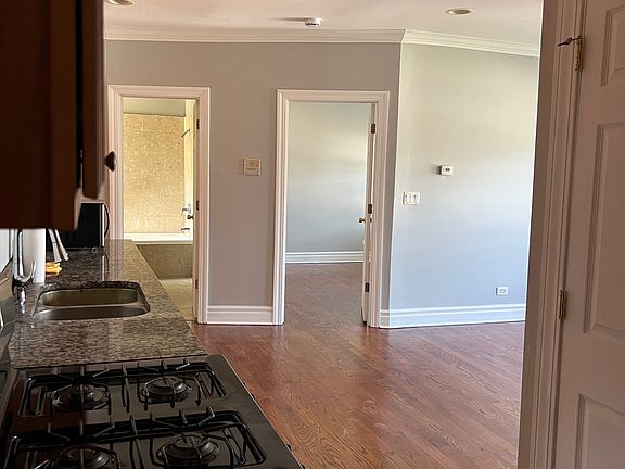 4th image of 917 E 78th St APT 103W