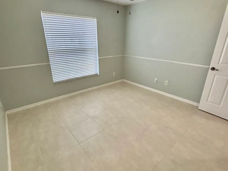 1405 Trafalgar Pkwy — Photo 67