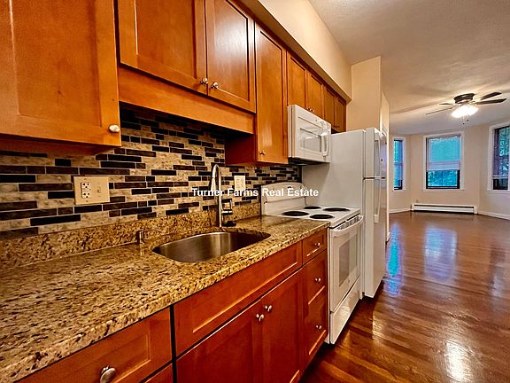 2nd image of 8 Wigglesworth St #33