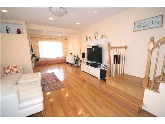 Sold by Bergen Basin Real Estate | media 20