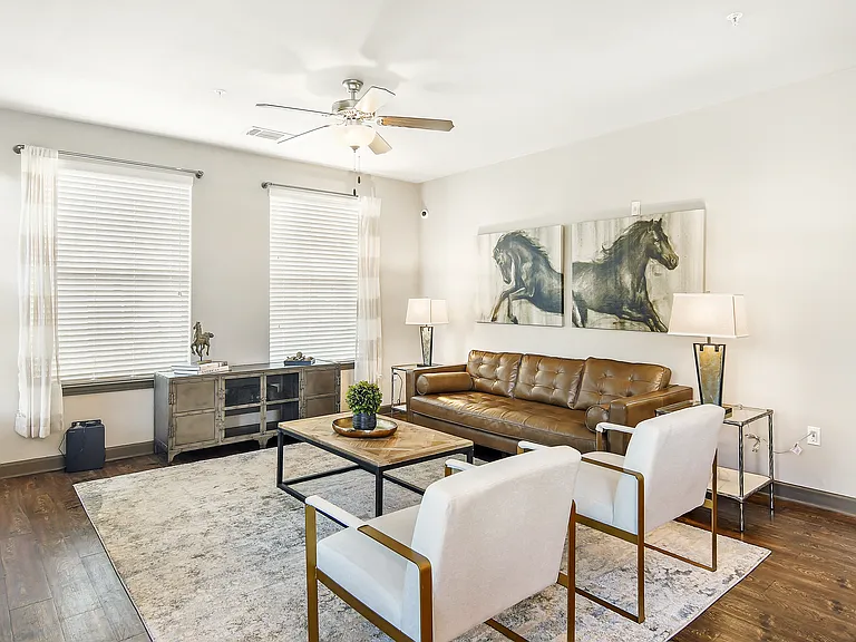 Wellington Grande Apartment Homes — Photo 1
