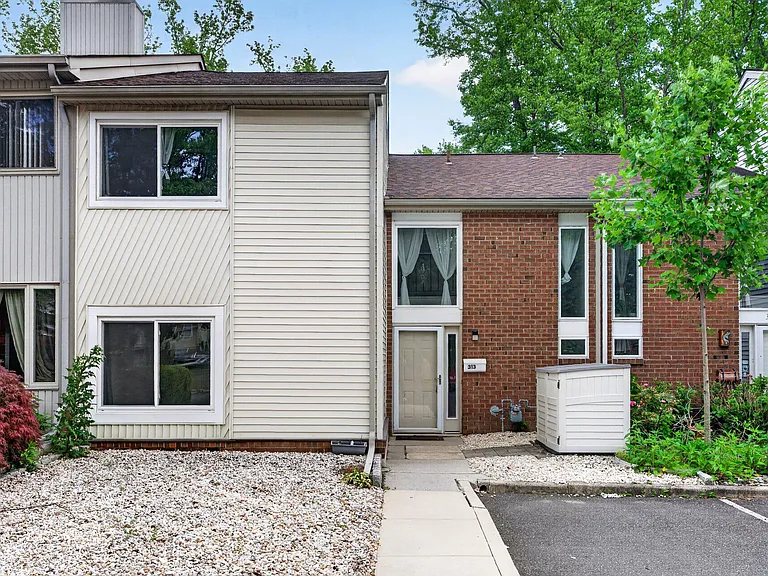 313 Barton Run Blvd — Photo 1