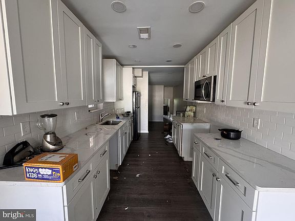 5th image of 2056 E Haines St