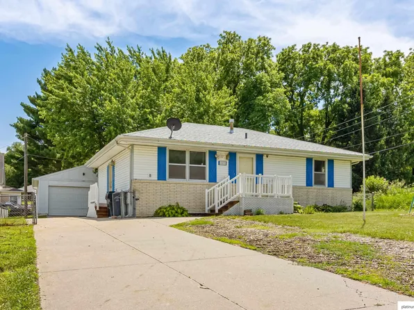 203 W R St, Weeping Water, NE 68463