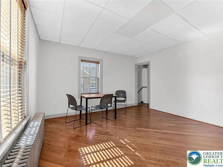 401 W Broad St — Photo 20