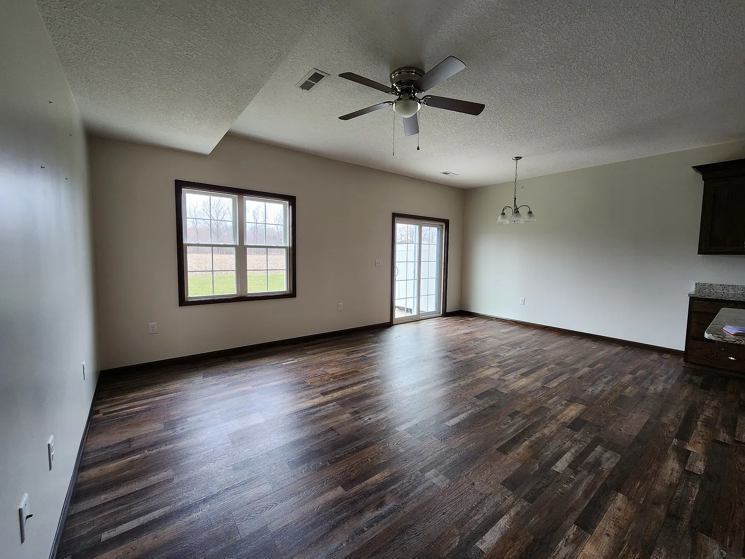 3 bed, 2.5 bath, 1570 sqft, $1,950 — Photo 2