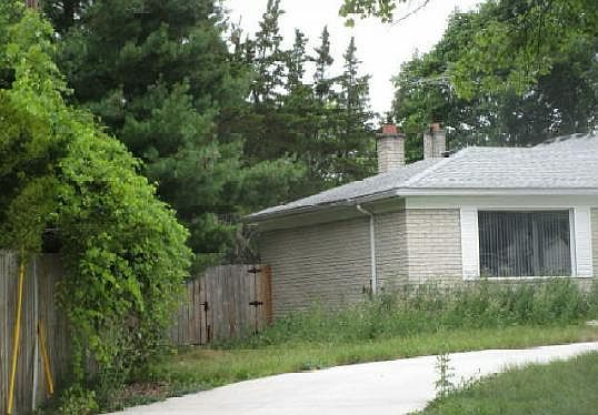 18254 Meadowood Ave, photo 3