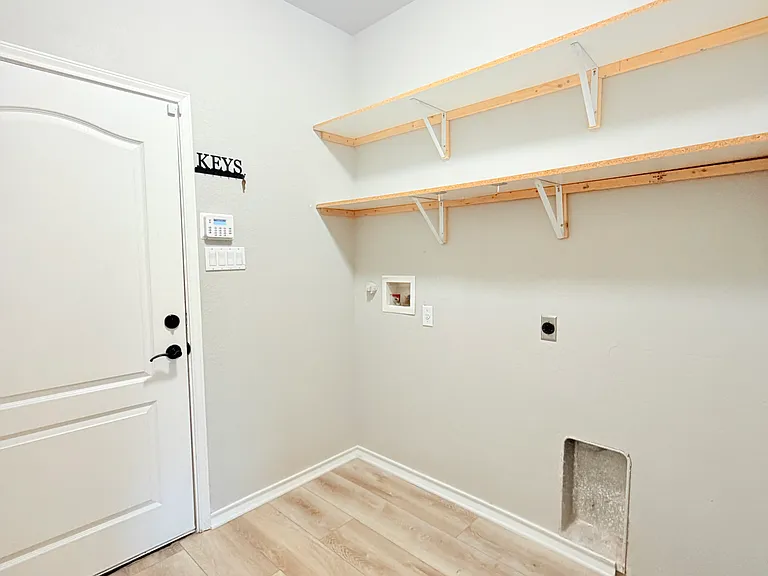 412 Shayla Ln — Photo 32