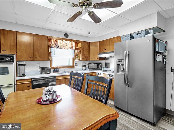 5th image of 235 W Race St