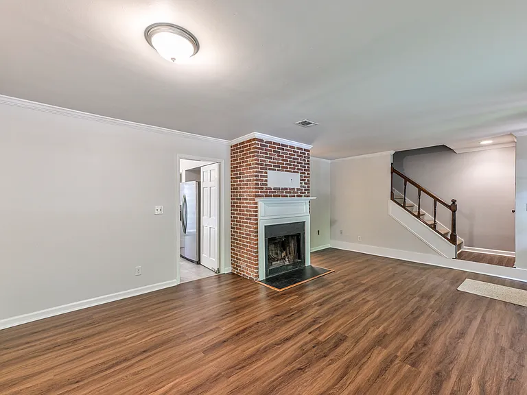 1369 E Rock Springs Rd NE — Photo 2