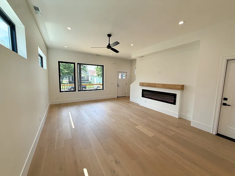 1448 Lexington Ave #A — Photo 2