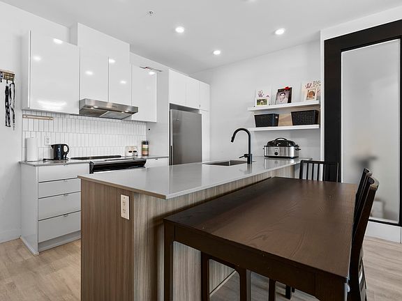 4th image of 32828 Landeau Pl #610