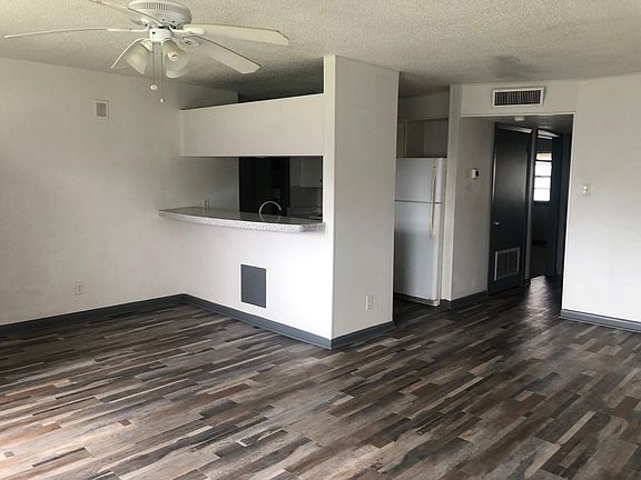 2nd image of 320 Market St #6