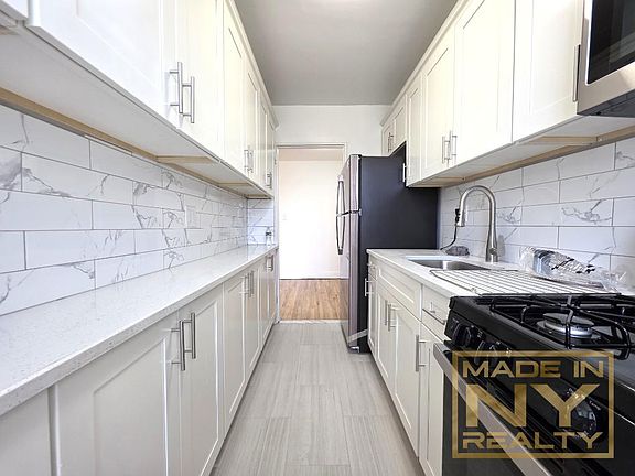 2nd image of 140-21 Burden Cres #603