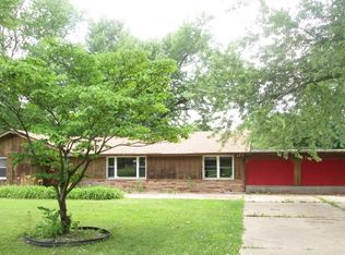 58 Capitol Hill Dr, Saint Louis, MO 63136