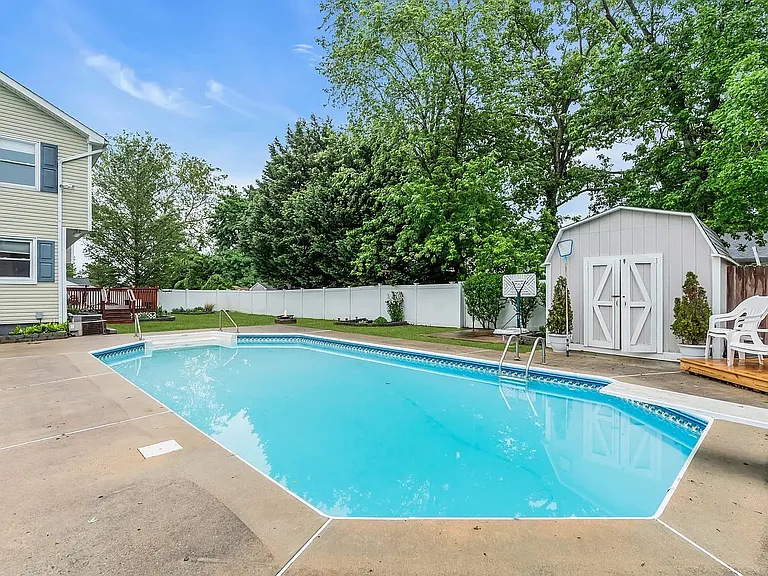 317 Beachwood Blvd — Photo 3