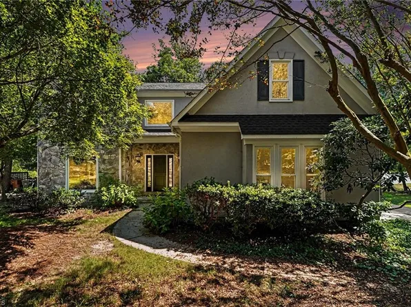 5305 Coveview Ct, Greensboro, NC 27407