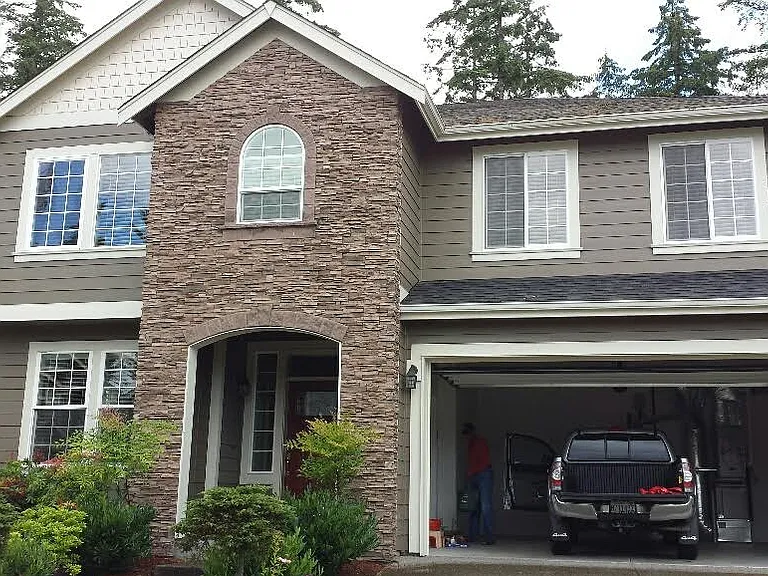 3905 Amelia Ct NE — Photo 1