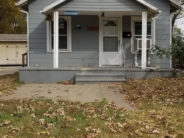 414 NE Fairchild St, Topeka, KS 66608
