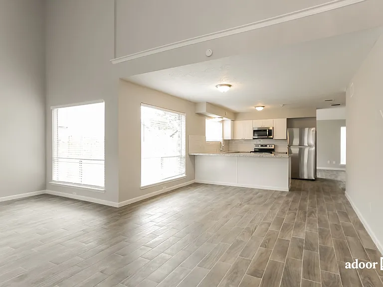 10215 Golden Meadow Dr — Photo 3