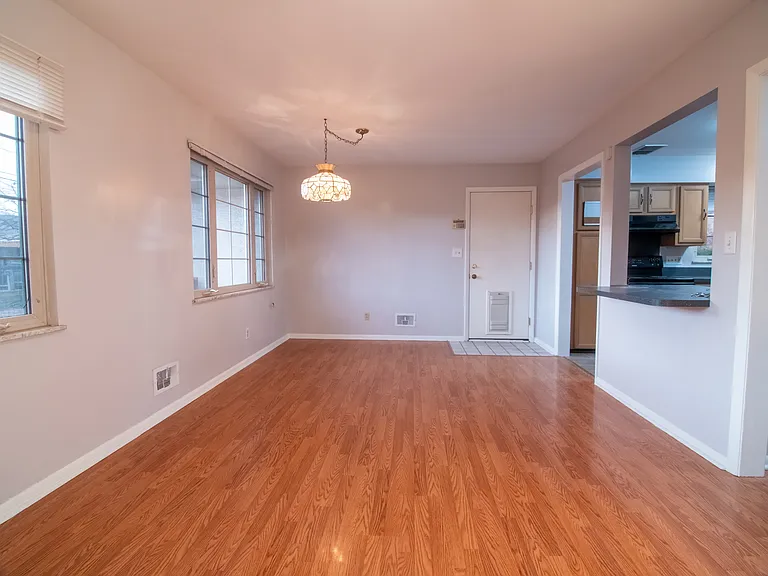 2861 Wellesley Dr — Photo 9