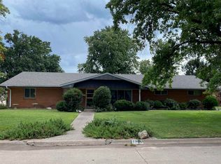 1940 Mocking Bird Ln, Enid, OK 73703