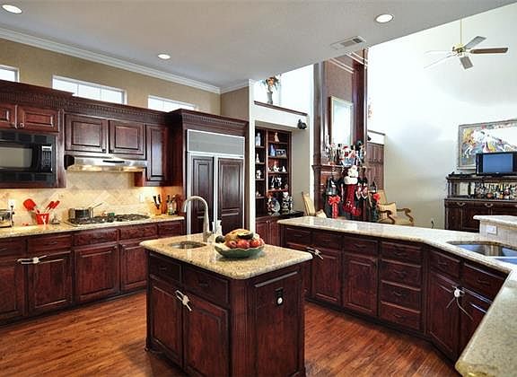 4th image of 4613 Redwood Ct