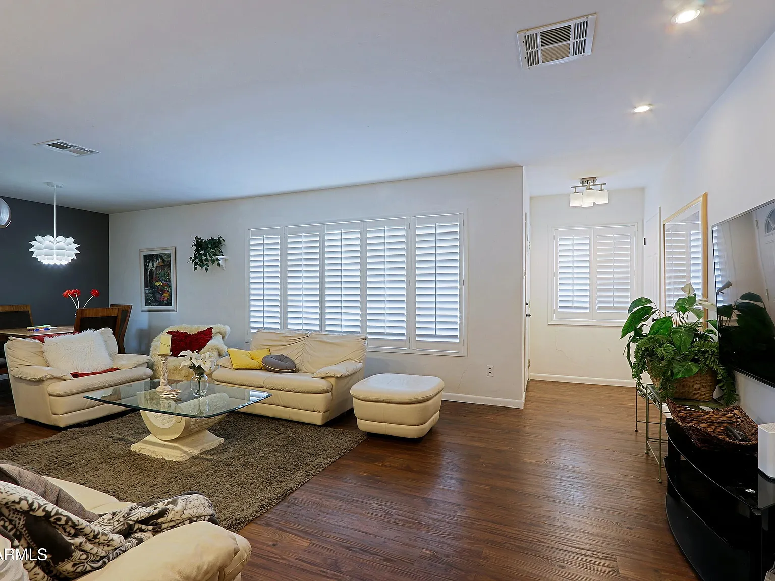 3 bed, 3.0 bath, 1904 sqft, $5,285 — Photo 3
