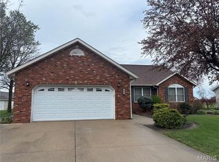 499 Redwood Dr, Aviston, IL