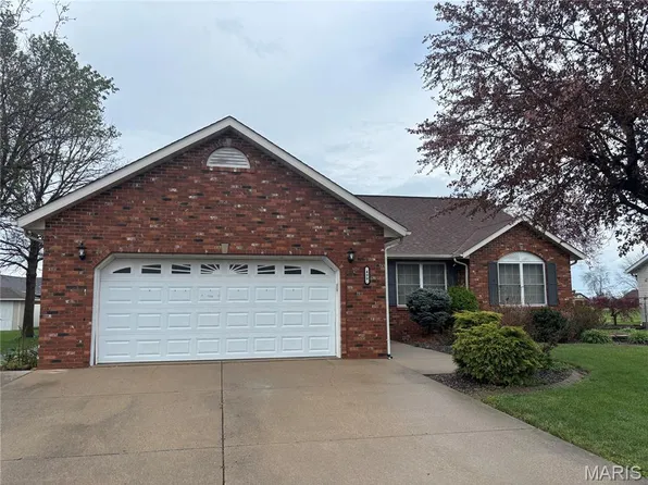 499 Redwood Dr, Aviston, IL 62216