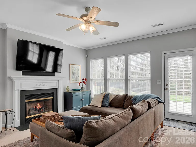 1401 Hammond Dr — Photo 7