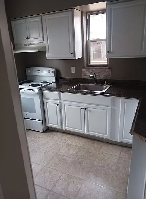 3 bed, $1,899 — Photo 2