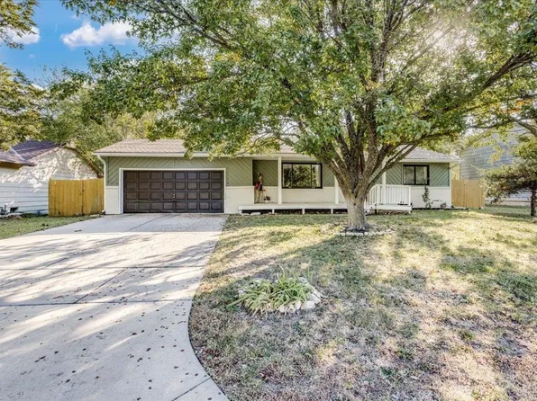 1614 Tanglewood Rd, Rose Hill, KS 67133