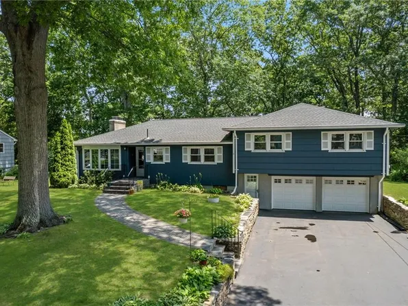 103 Birchwood Dr, North Kingstown, RI 02852