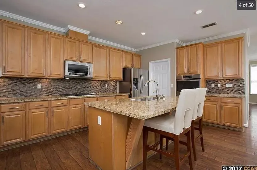 4 bed, 2023 sqft, $6,000 — Photo 2