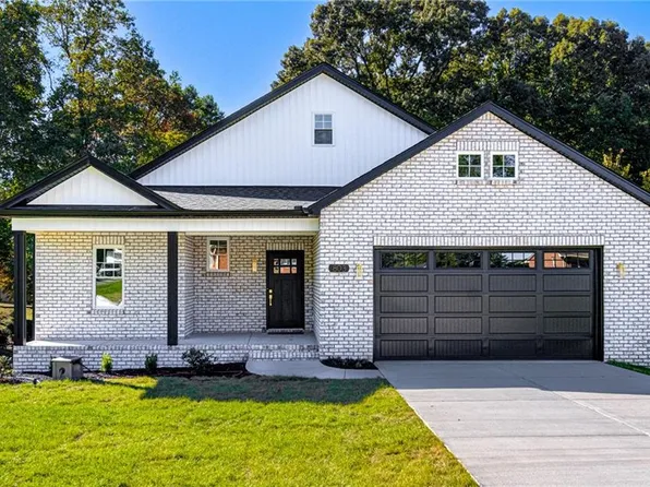 803 Lynnhaven Park Dr, Winston Salem, NC 27107